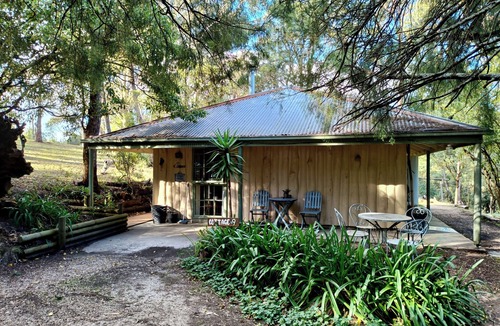 Kalimna Cabin | Pillowood Cottage 9 (1Queen+2Twins) & Wood Stove