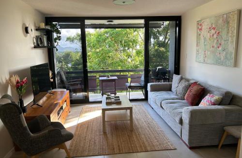 West End Apartment | Pine Lodge-Stylish unit convenient location