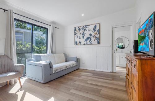 Bright House | Pine View Cottage