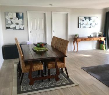 Emu Bay House | Pine View Holiday Rental