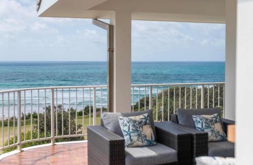 Yamba Apartment | Pippi Beach Penthouse - Oceanstays - Pool & Beachfront