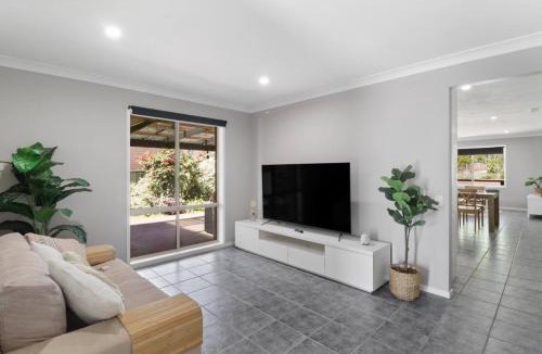 Bonnells Bay House | Play and Pool Bonnells Bay
