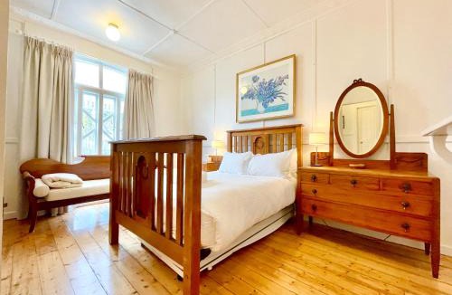 Katoomba House | Plum Blossom Cottage