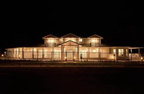 Hillvue Hotel | Plumes by CH Boutique & Apartments, an Ascend Collection Hotel