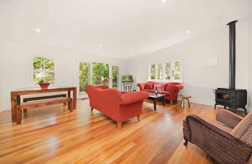 Wentworth Falls House | Poets Cottage c1912 Scenic Hikes, Fire, Spa Bath