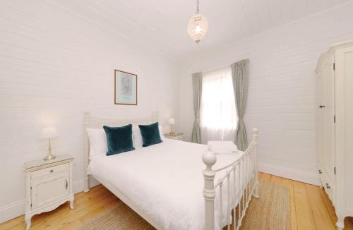 Wentworth Falls House | Poets Cottage c1912 Scenic Hikes, Fire, Spa Bath