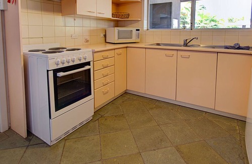 Exmouth House | Poinciana - Right in the centre of town, walking to restaurants and shops.