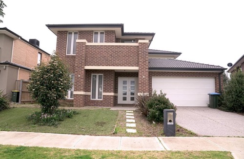 Point Cook House | Point Cook 6 BRM 4-Bathroom House for Big Group