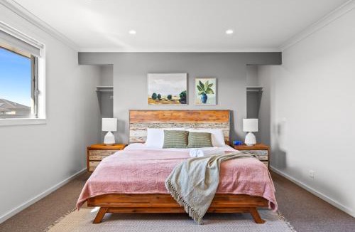 Point Cook House | Point Cook Spacious and Comfy 4BR 3BA Haven C9