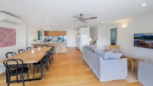 Avoca Beach House | Point View - 'amazing Views =& Location='