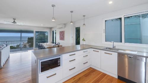 Avoca Beach House | Point View - 'amazing Views =& Location='