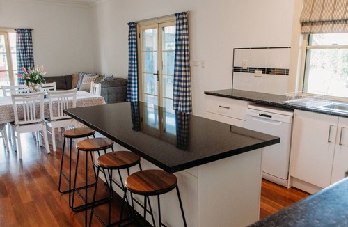 North Tamworth House | Polly's Perfect Pad on Piper