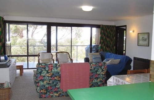 Lorne House | Polwarth - Comfortable & Affordable