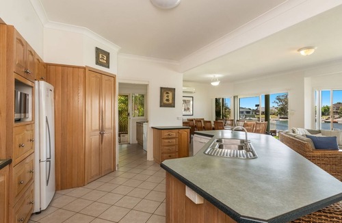 Yamba House | Ponderosa - Pet-Friendly Waterfront Luxury with a Private Pontoon - Holiday Yamba