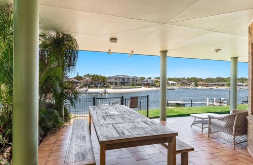 Yamba House | Ponderosa - Pet-Friendly Waterfront Luxury with a Private Pontoon - Holiday Yamba