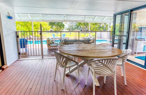 Dunsborough House | Pool and Putt Paradise