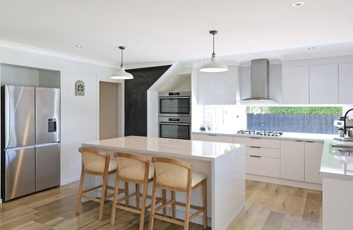 Barwon Heads House | Pool House Barwon Heads 4 bedroom, 2 bathroom, sleeping 8, Heated Pool