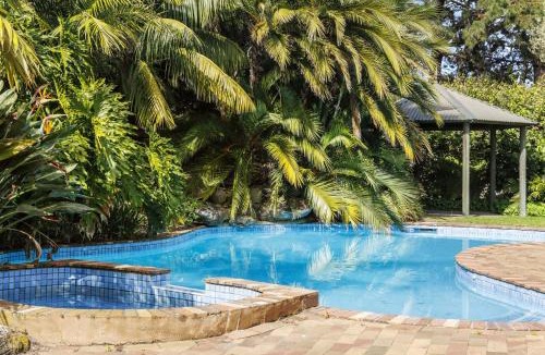 Rosebud House | Poolside Palms Oasis