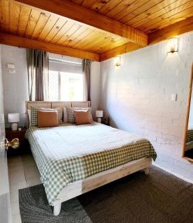 Mandurah Villa | Poolside Retreat 250m From Beach Resort Facilities