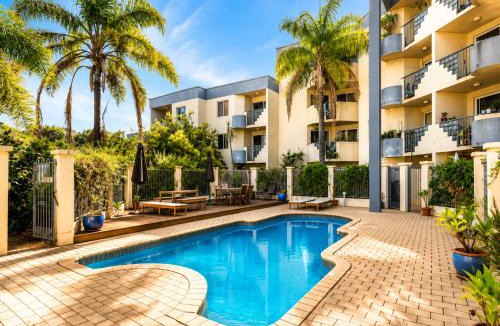 Fremantle Apartment | Poolside RetreatNear FremantleKing Bedcar park