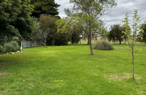 Warrow RV Rental | Poona Farm Estate - Caravan & Camping