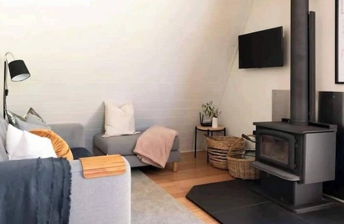 Great Bay House | Poppies homely retreat