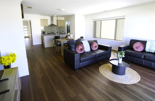 Shepparton North House | Popular Prestige Villa Shepparton North