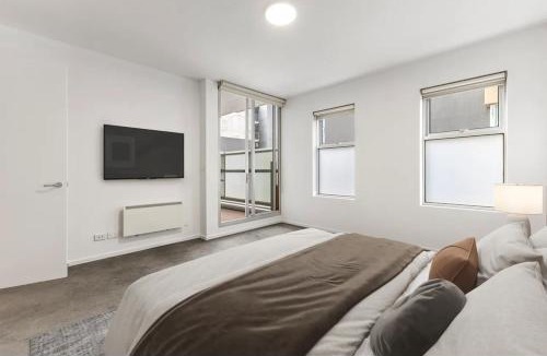 Port Melbourne Apartment | Port Melbourne Luxe Escape 2BR, 2BA, Pool, Balcony