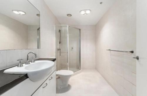 Port Melbourne Apartment | Port Melbourne Luxe Escape 2BR, 2BA, Pool, Balcony