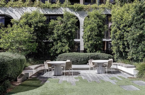 Port Melbourne Apartment | 'Port Panorama' A Stunning Resort-style Stay