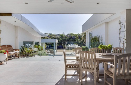 Portsea House | PORTSEA PERFECTION, EXQUISITE POOL, TENNIS COURT, LUXURIOUS & OPULENT.