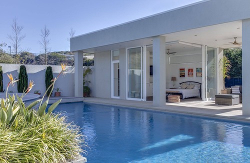 Portsea House | PORTSEA PERFECTION, EXQUISITE POOL, TENNIS COURT, LUXURIOUS & OPULENT.