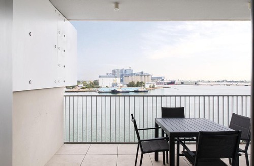 Newcastle Apartment | Portside on Honeysuckle - 1 bed option