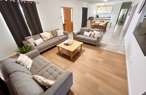 Moonta Bay House | Poseidons Oasis - Family Retreat - Moonta Bay