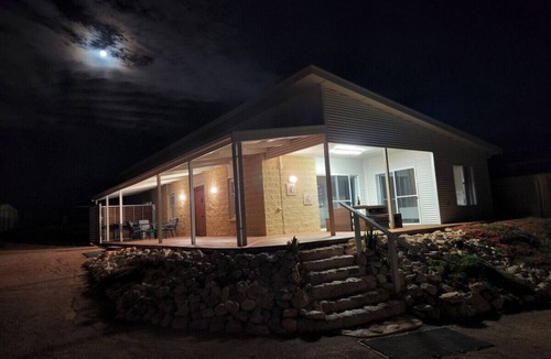 Moonta Bay House | Poseidons Oasis - Family Retreat - Moonta Bay