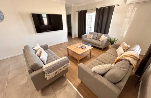 Moonta Bay House | Poseidons Oasis - Family Retreat - Moonta Bay