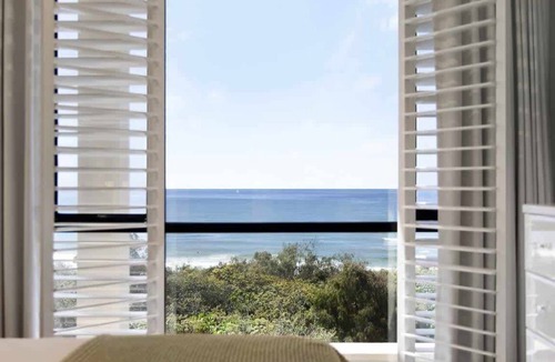 Sunrise Beach Apartment | Postcard on Sunrise Ocean Views walk to Beach
