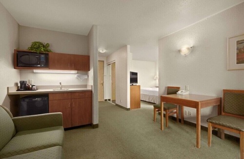 Red Deer Hotel | Prairie Crest Red Deer