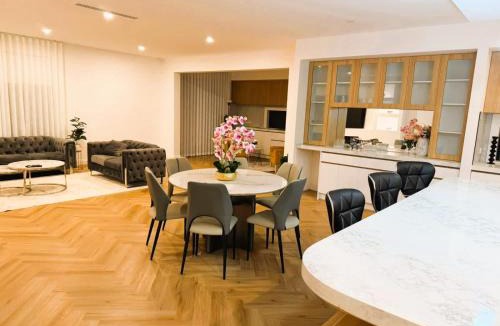 Donnybrook House | Premium Comfort - Elegant 4BR Donnybrook Retreat