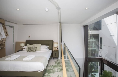 Perth Central Business District Hotel | Premium King Room - Quinn’s Botany Boutique K05