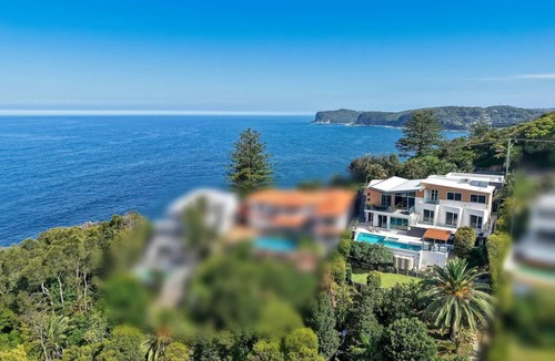 Terrigal House | Prestige Cliff Home | 180° Views, Spa, Pool