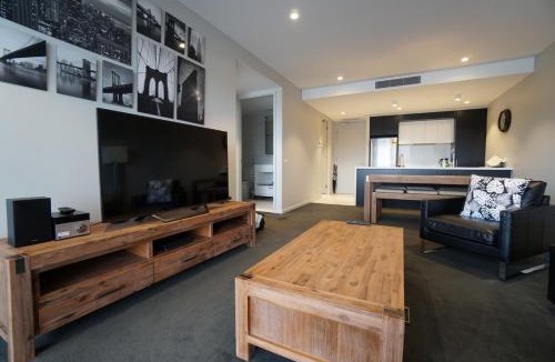 Kingston Apartment | Prestige Waterfront Apartment in Kingston, ACT