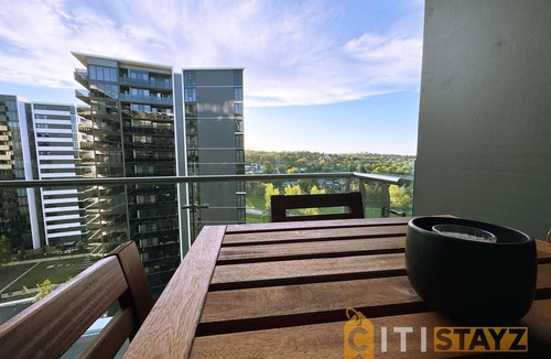 Phillip Apartment | Pretty in Phillip - 2bd 2bth Apt