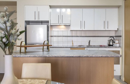 Perth Central Business District Apartment | Prime 2BR Suite on Mounts Bay Road
