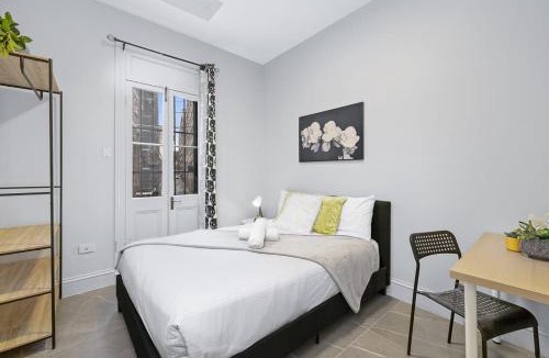 Surry Hills House | Prime Double Room - AC - Seconds to Central CBD - Near UTS& USYD& Darling Harbour& High Rated Restaurants - Shared Bathroom