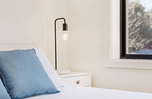 East Melbourne Apartment | Prime Location 1 Bedroom Apartment near MCG with Parking