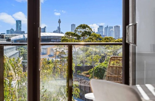 Centennial Park Apartment | Prime Location 2-Bed Apartment with Parking