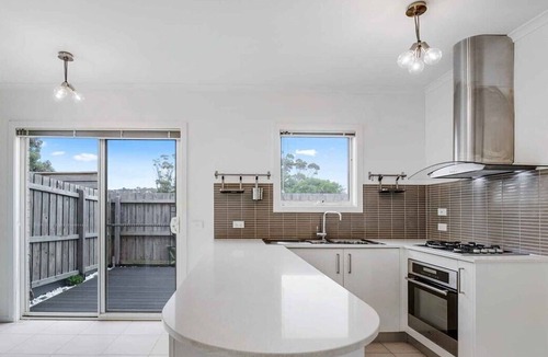 Safety Beach House | Prime Location! within 120m walk to the beach, boatramp and 200m from shops.