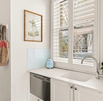 Manly Apartment | Prime Manly Location - Beach & Wharf Nearby