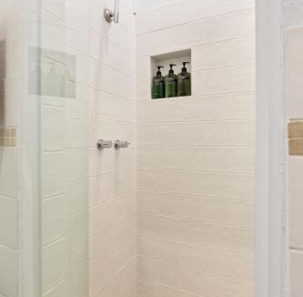 Manly Apartment | Prime Manly Location - Beach & Wharf Nearby